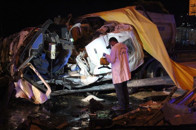 Son Dakika: Video Haber...Gaziantep İpekyol’da feci kaza! Kamyon şoförü feci şekilde can verdi…